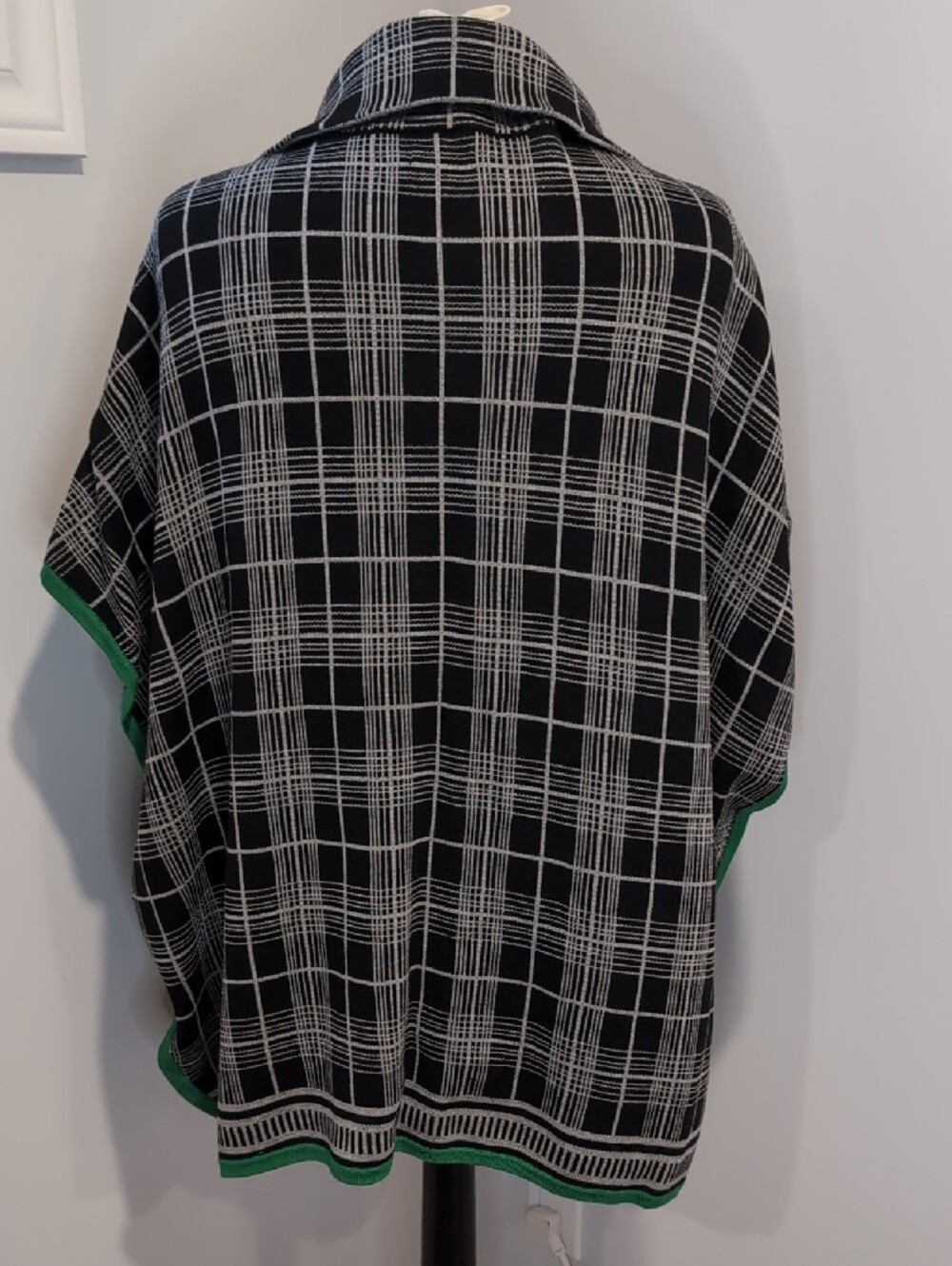 Lyse Spenard Black Plaid Zip-Front Cape Poncho Jacket with Green Trim Large / XL - Picture 8 of 13